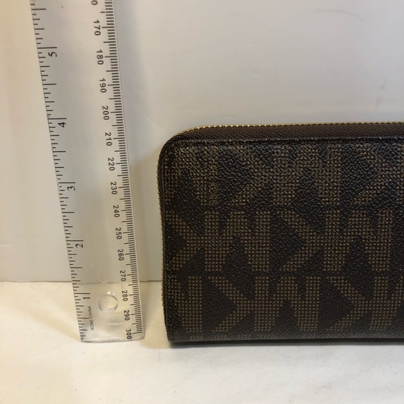 Micheal Kors Wallet Wristlet - Picture 8 of 13